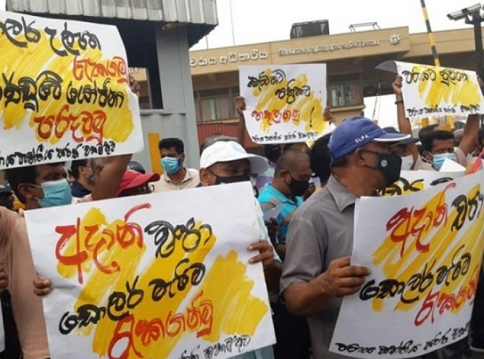 කොළඹ වරායේ අකුරට වැඩ