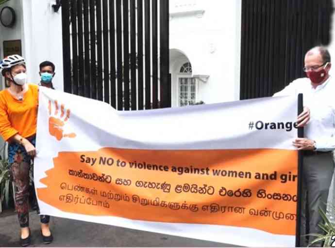 "කාන්තා හිංසනය එපා" - තානාපතිවරු, මහ කොමසාරිස්වරු බයිසිකල් සංචාරයක