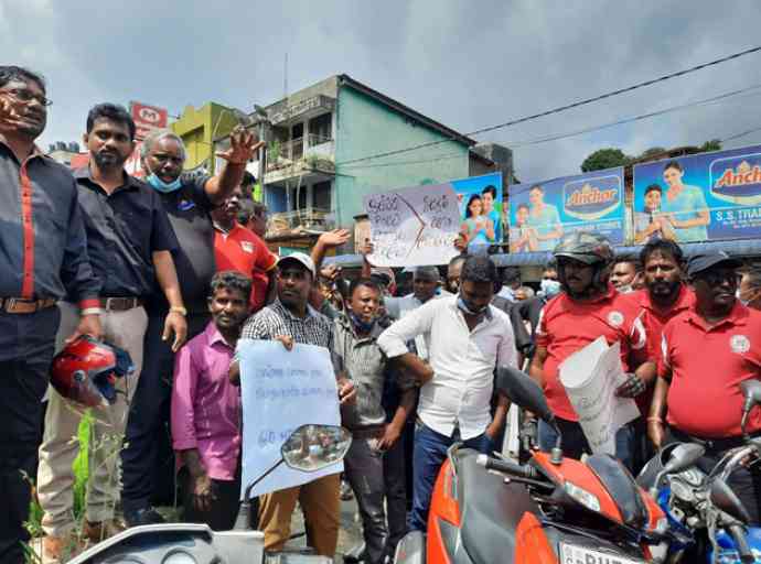 ජාතික විරෝධතා දිනයට සමගාමීව හැටන් කම්කරුවෝ ද වීදි බසිති !