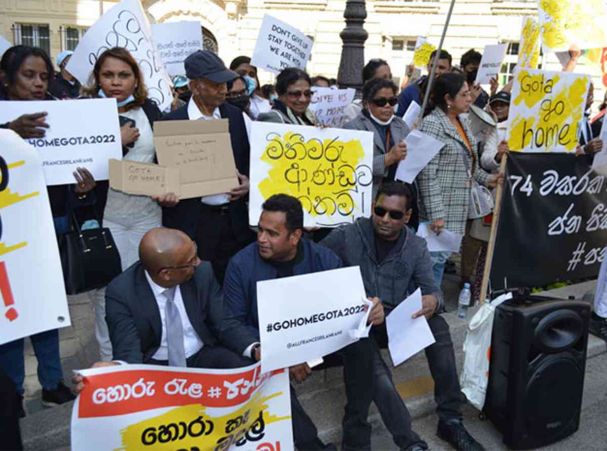 ප්‍රංශයේ ලාංකිකයෝ මහජන අරගලයට සහය දී දෙවැනි වරටත් වීදි බසී