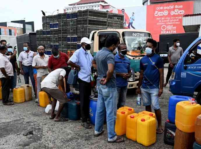 ඉන්ධන අර්බුදය උග්‍රයි - කෝටා ක්‍රමයක් එන ලකුණු