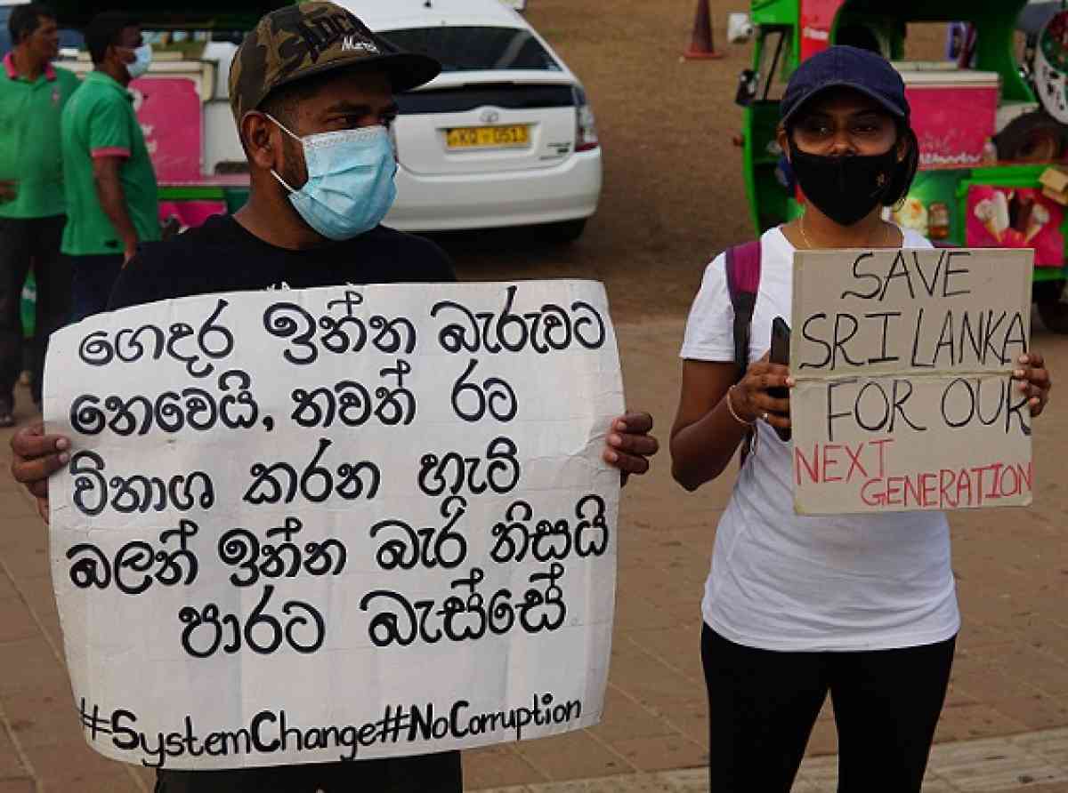 අරගලය ජයග්‍රහණයෙන් අවසන් කරන තෙක් එය නිර්ප්‍රචණ්ඩ වෙමු! අවිහිංසාවාදය පමණක්ම පතුරවමු!