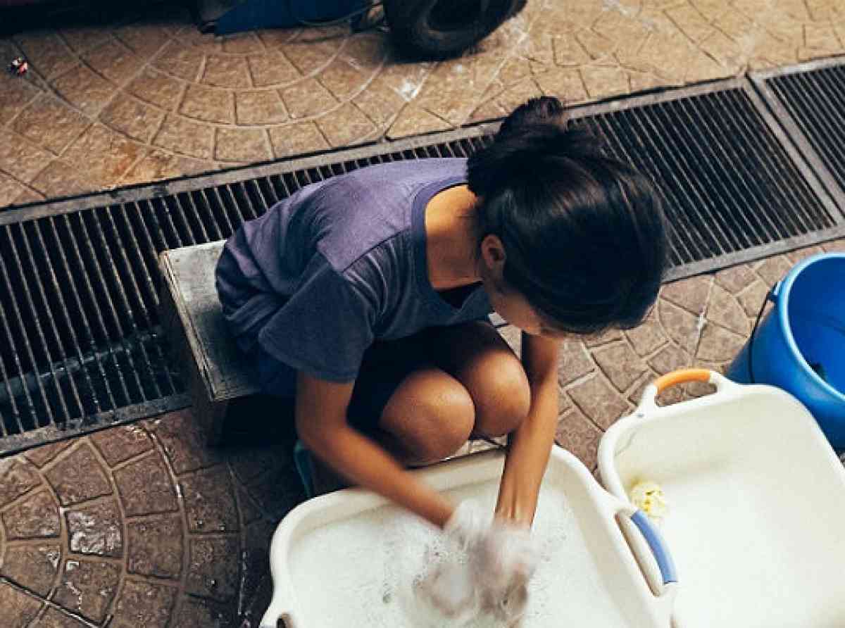 "දොම්පේ ආයා" - Domestic Workers