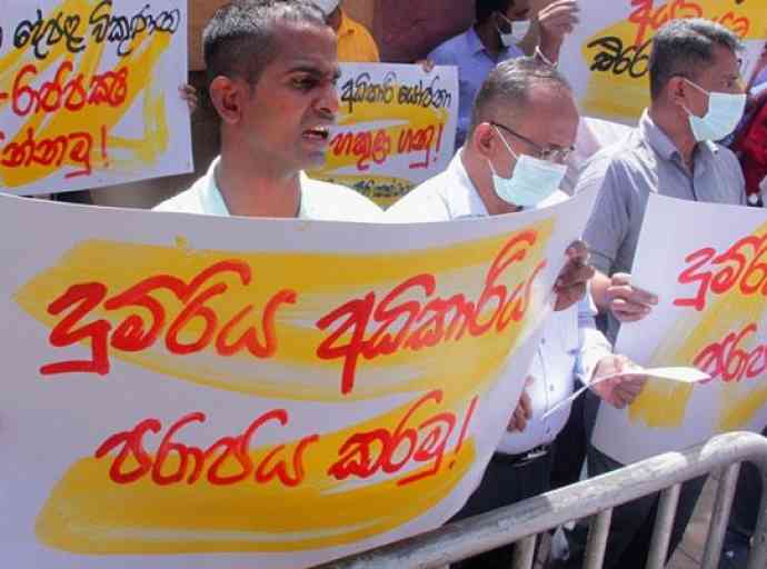 දුම්රිය දෙපාර්තමේන්තුව අධිකාරියක් කිරීමේ ආණ්ඩුවේ උත්සාහය පරාජය කරනවා