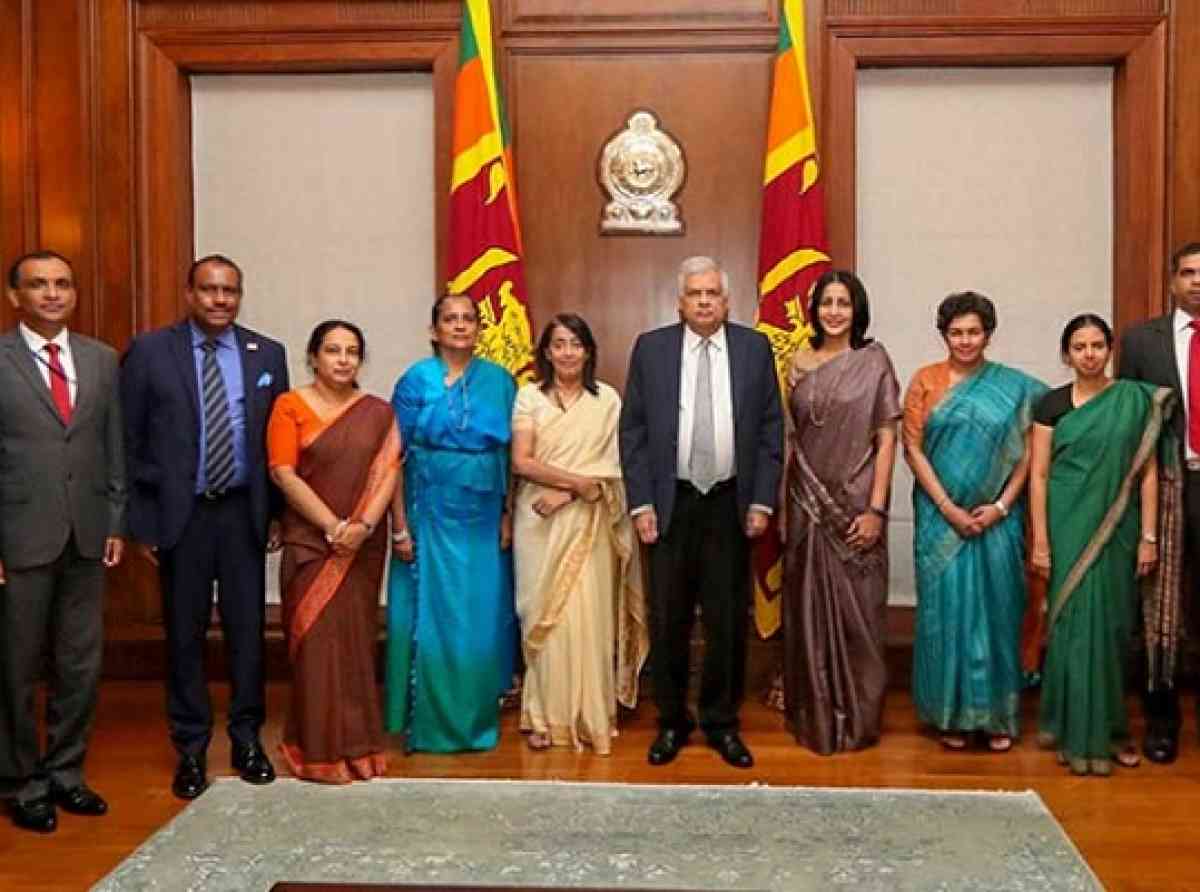 නව තනාපතිවරුන් හා කොමාරිස්වරුන් නව පත්වීම් ලබයි