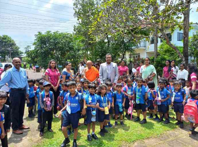 ඉන්දියා පදනමේ ආචාර්ය රාම් මහදේව් ශ්‍රී ලංකාවේ සංචාරයක