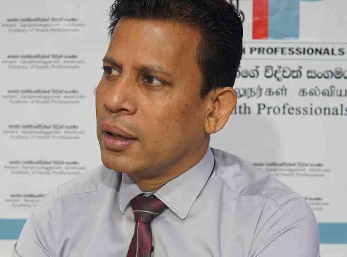 ලියාපදිංචිය නැතුව ඉන්දියන් ඖෂධ ගෙන්නන්න එක සමාගමකට ඒකාධිකාරයක් හදලා දෙන්නේ කාගේ වුවමනාවටද?