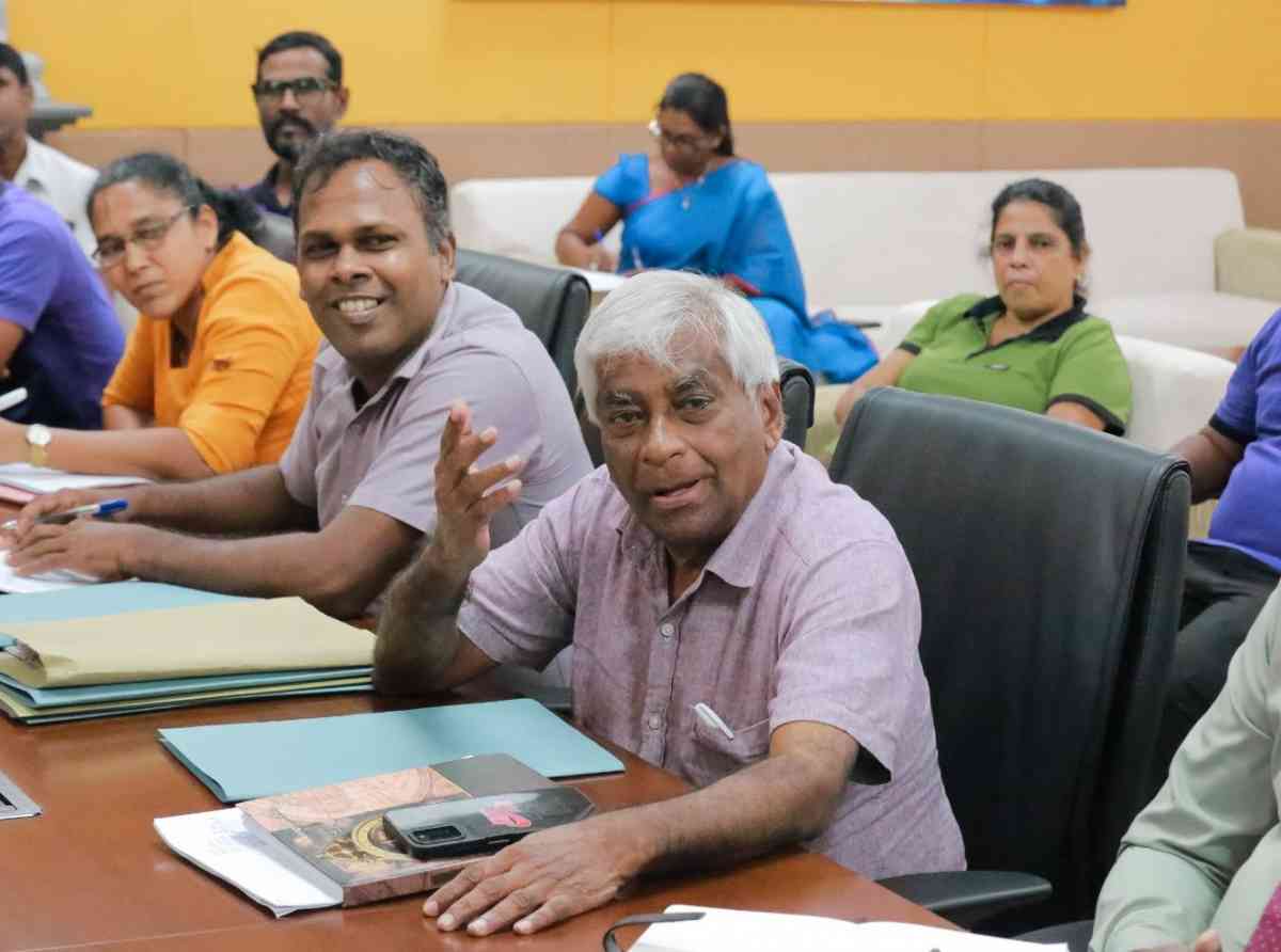 NEXT වසා දැමිම පිළිබඳ ඇමති සමග සාකච්ඡා 