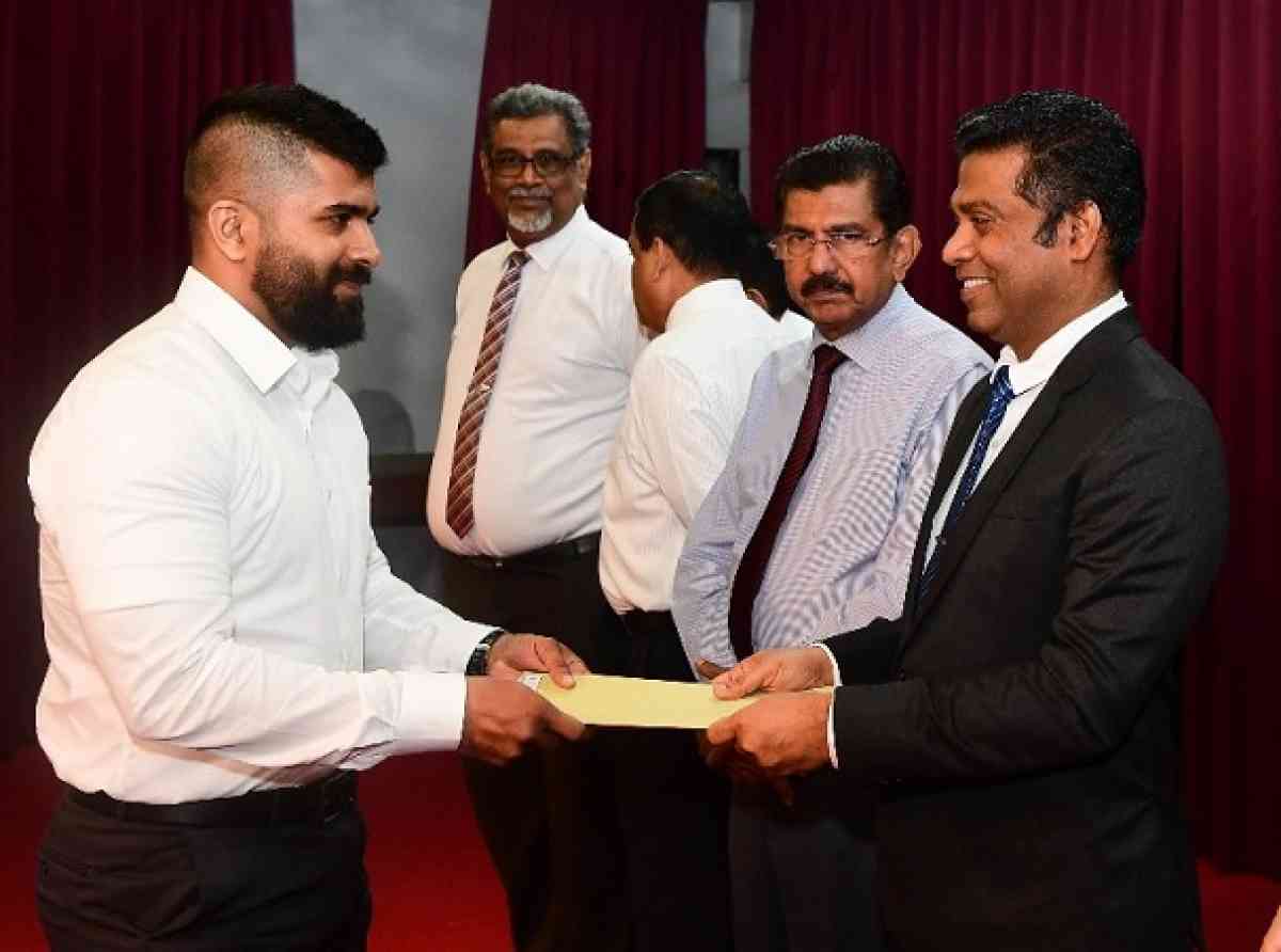 මෙරට ජනතාගේ බදු මුදලින් උපාධිධාරියෙක් නිර්මාණය කළ විට ඔහුගේ අනාගතය සරු කිරීමේ වගකීම ද රජයට පැවරේ - වෛද්‍ය නලින්ද ජයතිස්ස