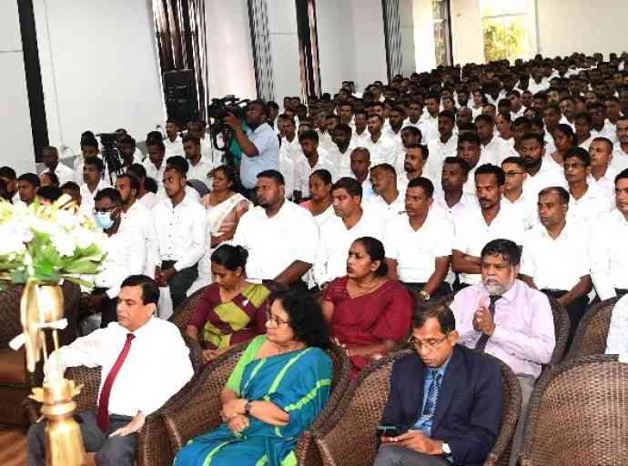 කොන්ත්‍රාත් හා තාවකාලිකව සිටි ක්ෂේත්‍ර මදුරු මර්දන සහායකයන්ට ස්ථීර පත්වීම්