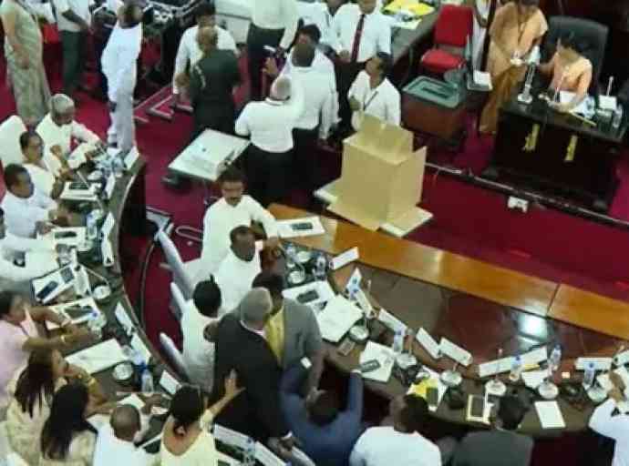 මෘදු මහජන ජන්දය හා දුෂ්කර සභික ජන්දය හමුවේ අපි නැවත මිල් දෙසට හැරෙමුද නැත්නම් බර්ක් දෙසට හැරෙමුද? - මංජුල ගජනායක