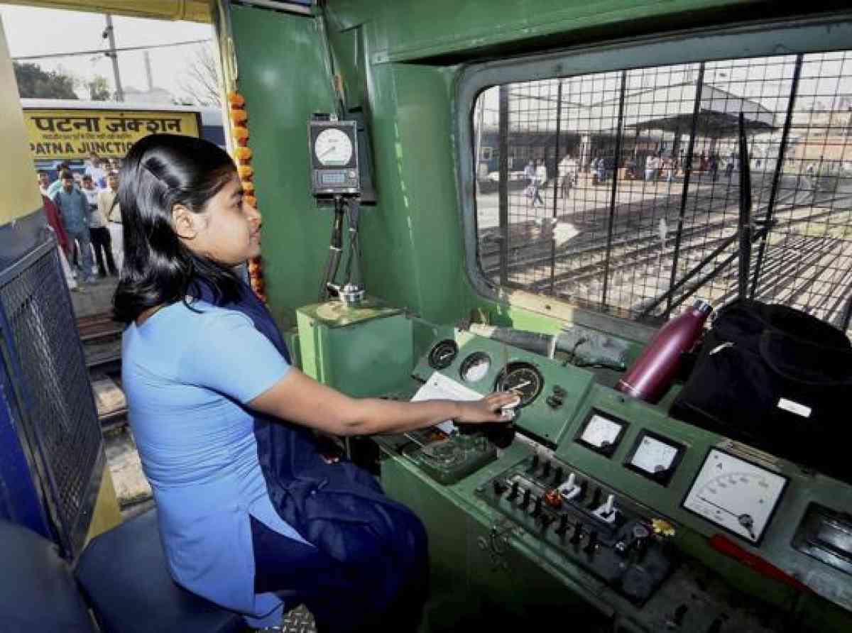 women-train-drivers