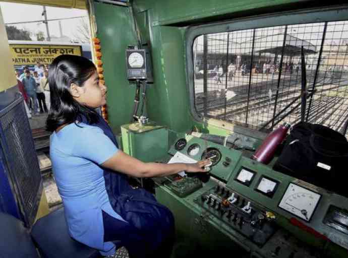 women-train-drivers