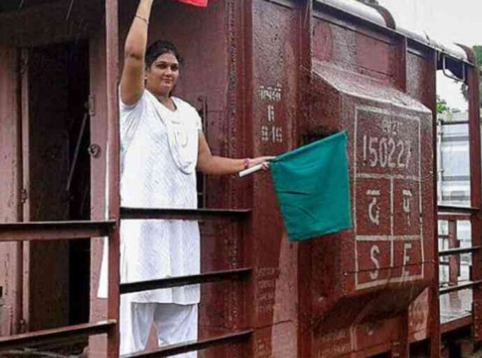 train-guard-women