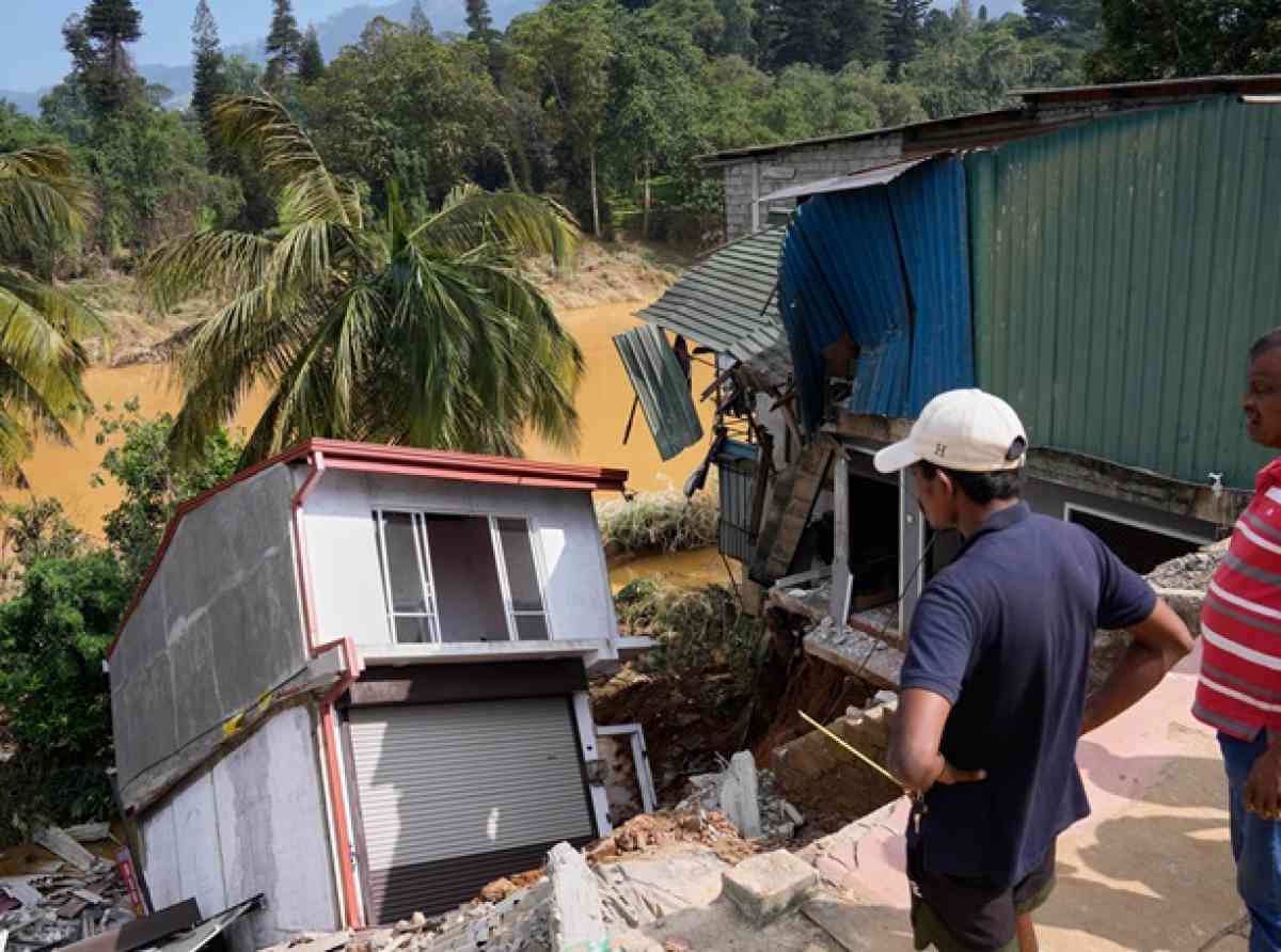 dithwa-cyclon- in-sri lanka-1