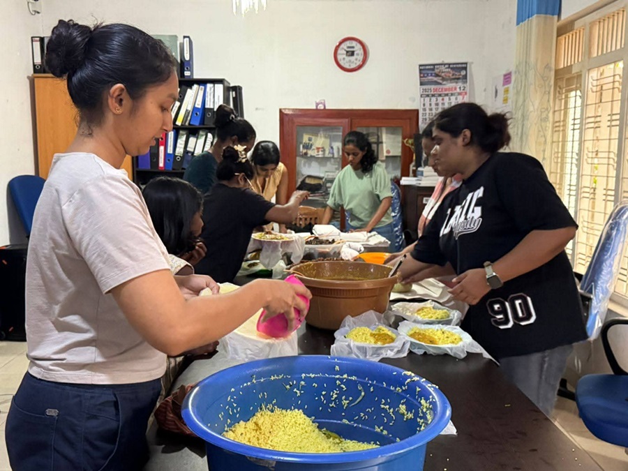 නිදහස් වෙළඳ කලාප සේවකයින් සඳහා අර්බුද මධ්‍යයේ ප්‍රජා කුස්සියක්