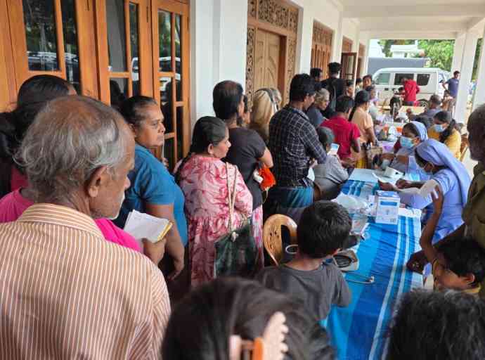 "සහන කඳවුරු වල  සහන යදින්නෝ"  - චාන්දනී දිසානායක