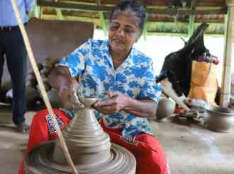 කණුමලේ මැටි කර්මාන්තකරුවන්ගේ අඳෝනාවට සවන් දෙන්න