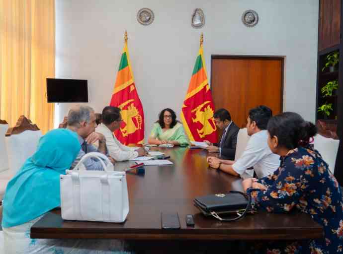 වෛද්‍යවරුන්ගේ දරුවන් පාසල්වලට ඇතුළත් කිරීමේ දී මතුවන ගැටළු සහ දුෂ්කරතා පිළිබඳව අග්‍රාමාත්‍යවරිය දැනුවත් කරයි