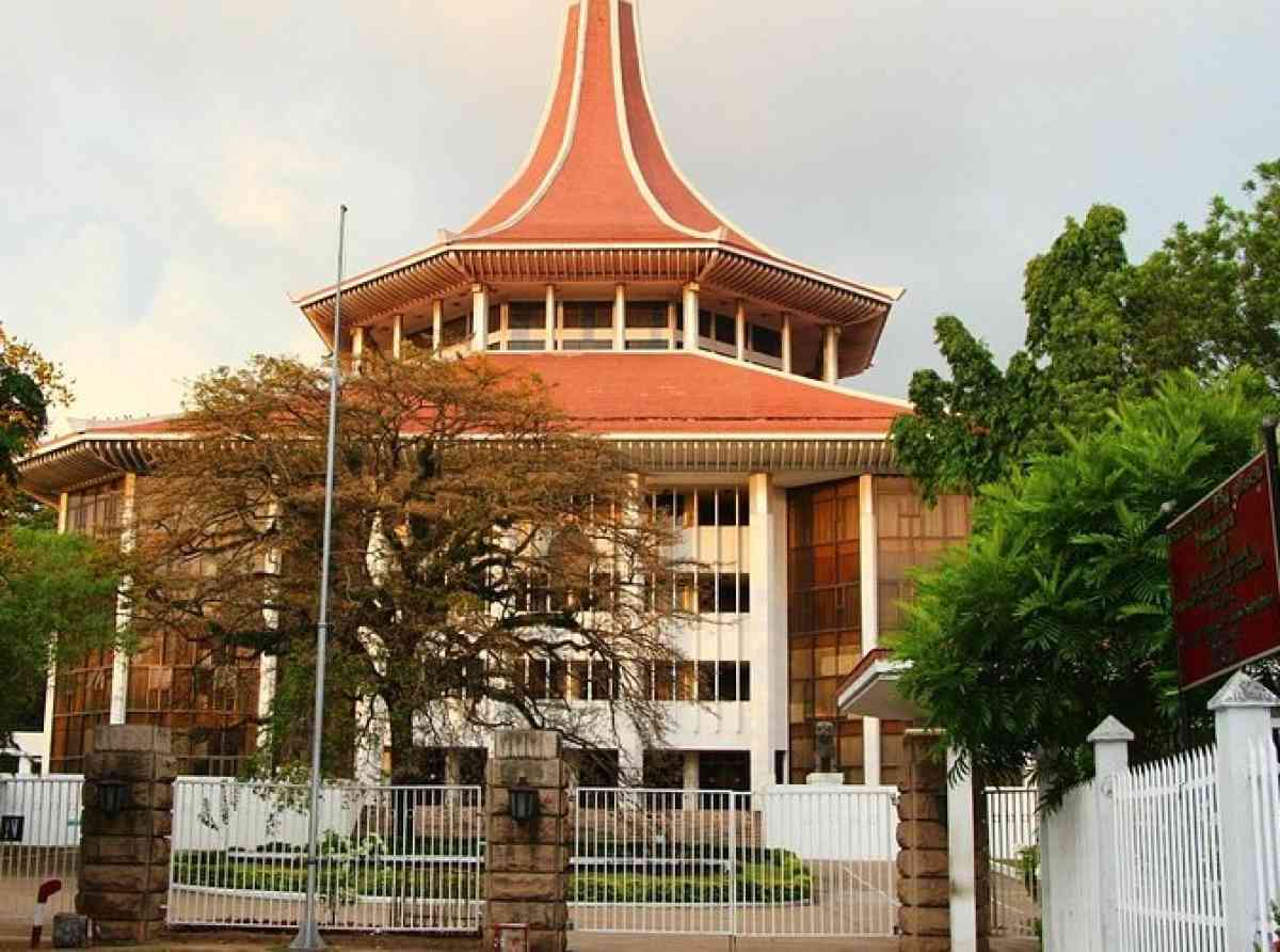 විනිසුරු අසුනෙන් ඔබ්බට: විනිසුරුවරුන්ගේ විශ්‍රාම යන වයස පිළිබඳ සංවාදය නීතිඥයන්ට පමණක් නොව ජනතාවටද අයිති වන්නේ ඇයි? - ලයනල් බෝපගේ