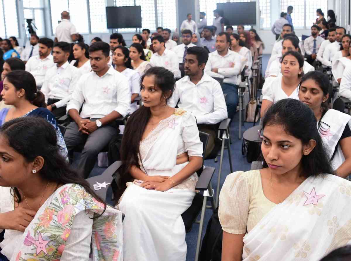 වාග් චිකිත්සක, සෞඛ්‍ය සේවයට හා විකිරණ ශිල්පී අනුස්ථාපන සමායෝජන පුහුණුවට උපාධිධාරීන් බඳවා ගනියි