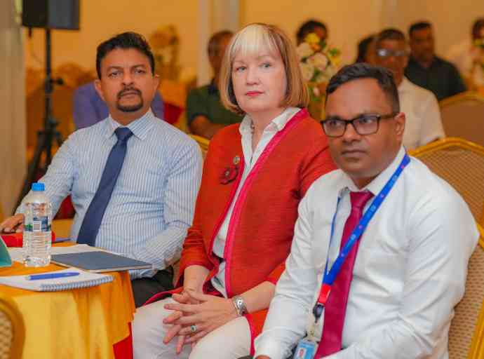 බලහත්කාරී ශ්‍රමය තුරන් කිරීමට සියලුදෙනා අත්වැල් බැඳගමු - නි. කම්කරු අමාත්‍ය