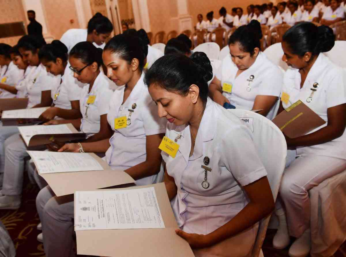 පුහුණුව අවසන් කළ නවක පවුල් සෞඛ්‍ය සේවා නිලධාරිනියන්ට පත්වීම් ප්‍රදානය කෙරේ